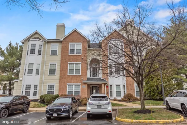 $469,900 | 4131 Fountainside Lane, Unit 202, Fairfax, VA 22030