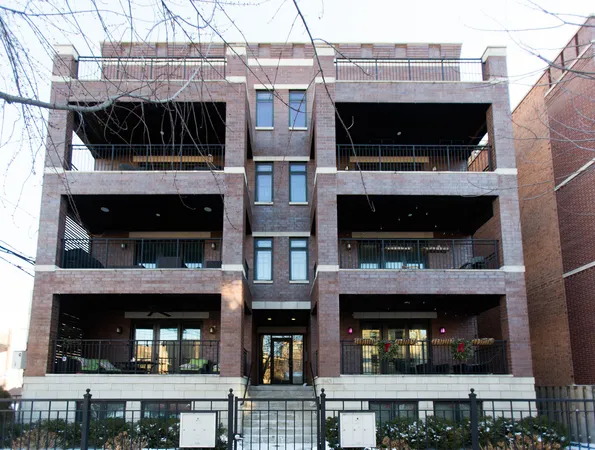 $5,000 | 843 West Fletcher Street, Unit 2W, Chicago, IL 60657