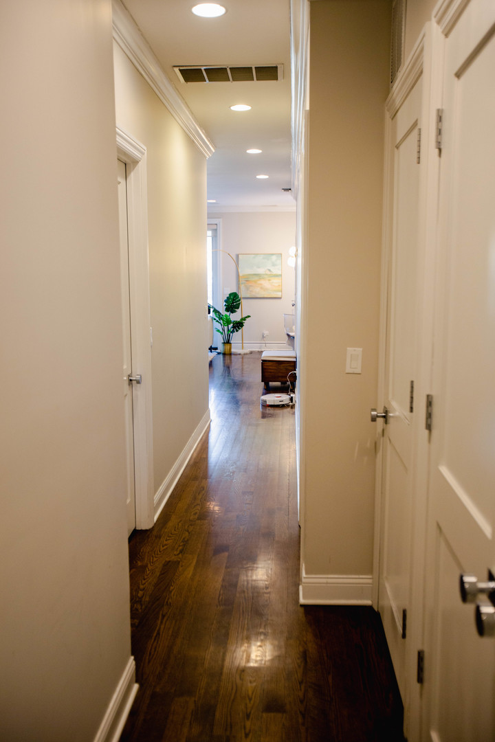 843 West Fletcher Street, Unit 2W Chicago, IL 60657 - Photo 11 of 35 a view of entryway