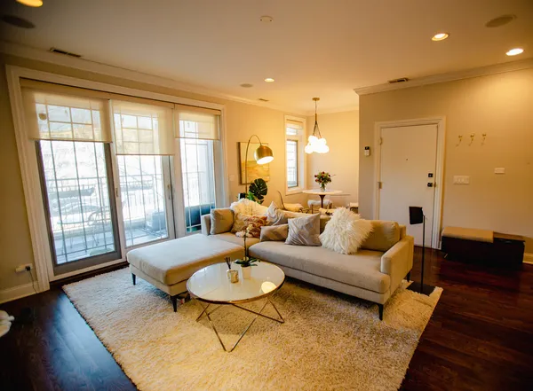 $5,000 | 843 West Fletcher Street, Unit 2W, Chicago, IL 60657