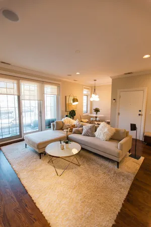 $5,000 | 843 West Fletcher Street, Unit 2W, Chicago, IL 60657