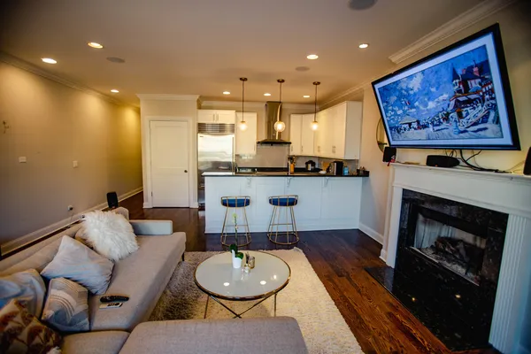 $5,000 | 843 West Fletcher Street, Unit 2W, Chicago, IL 60657