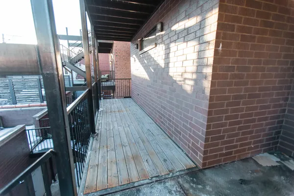 $5,000 | 843 West Fletcher Street, Unit 2W, Chicago, IL 60657