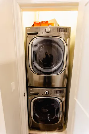 $5,000 | 843 West Fletcher Street, Unit 2W, Chicago, IL 60657
