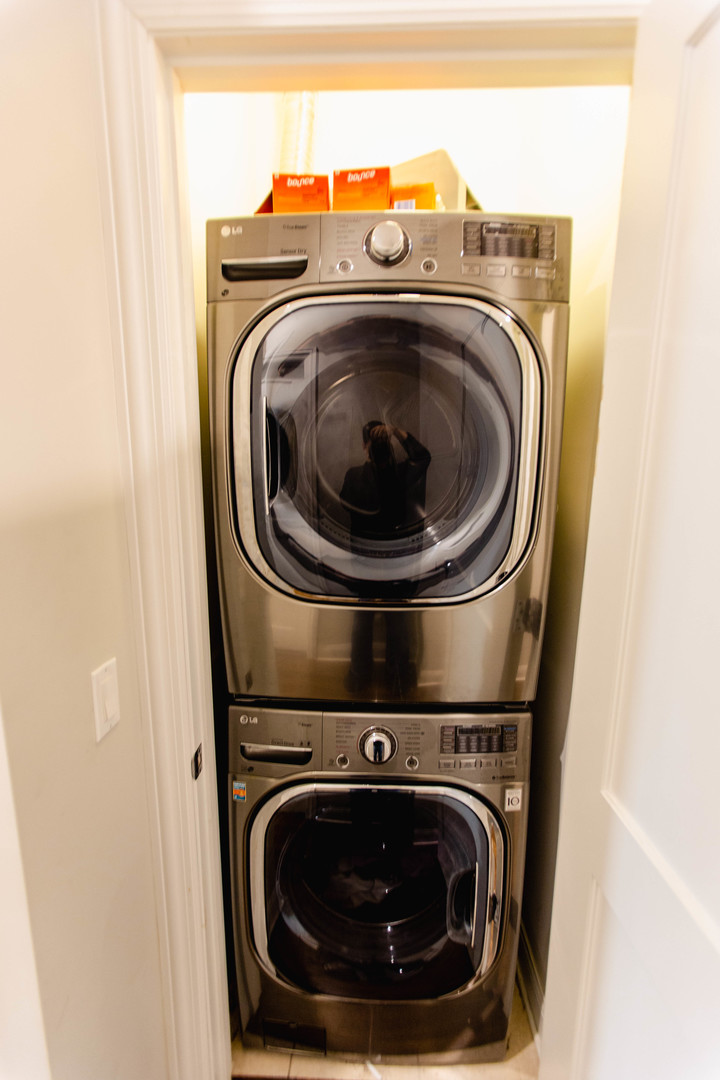 843 West Fletcher Street, Unit 2W Chicago, IL 60657 - Photo 35 of 35 a utility room with dryer and washer