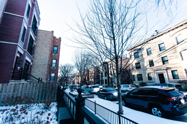 $5,000 | 843 West Fletcher Street, Unit 2W, Chicago, IL 60657