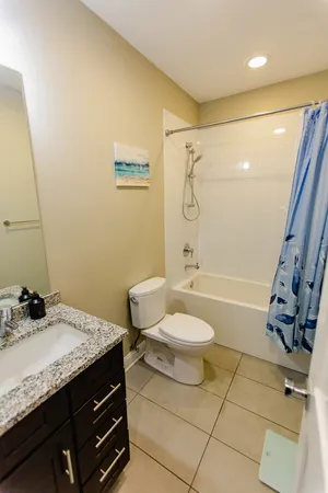 $5,000 | 843 West Fletcher Street, Unit 2W, Chicago, IL 60657