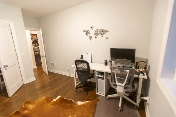 $5,000 | 843 West Fletcher Street, Unit 2W, Chicago, IL 60657