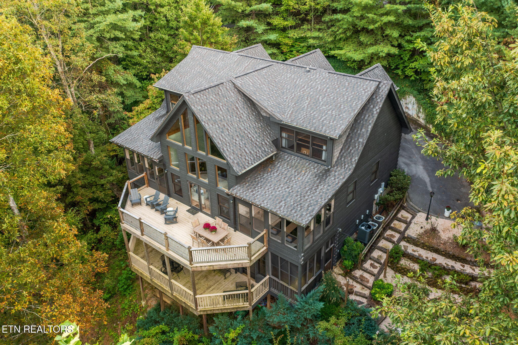 3148 Rocking Chair Lane Sevierville, TN 37862 - Photo 10 of 60 Gorgeous Home