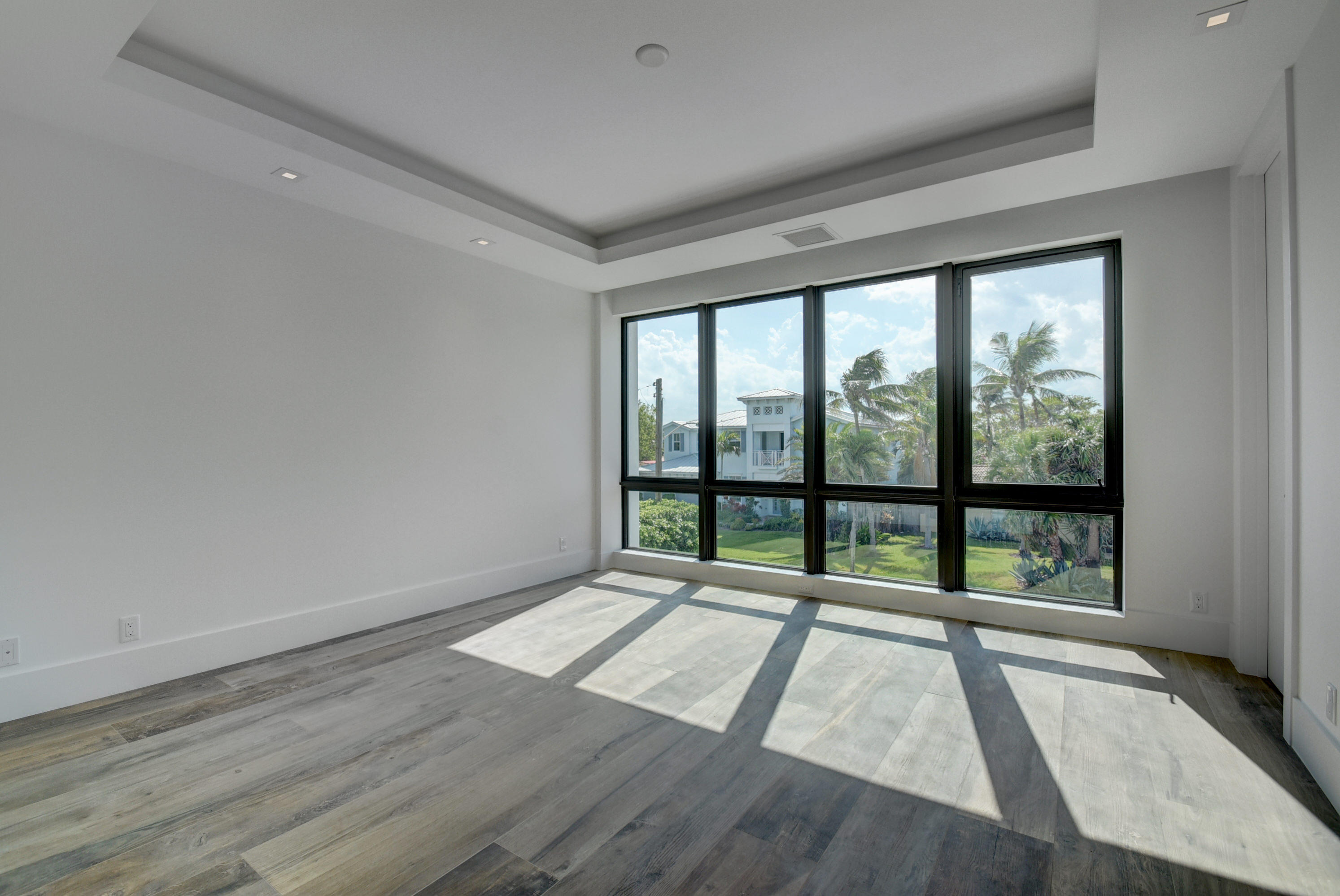 530 Northeast Wavecrest Way, Unit SOUTH Boca Raton, FL 33432 - Photo 16 of 26 Front Bedroom Guest (28)