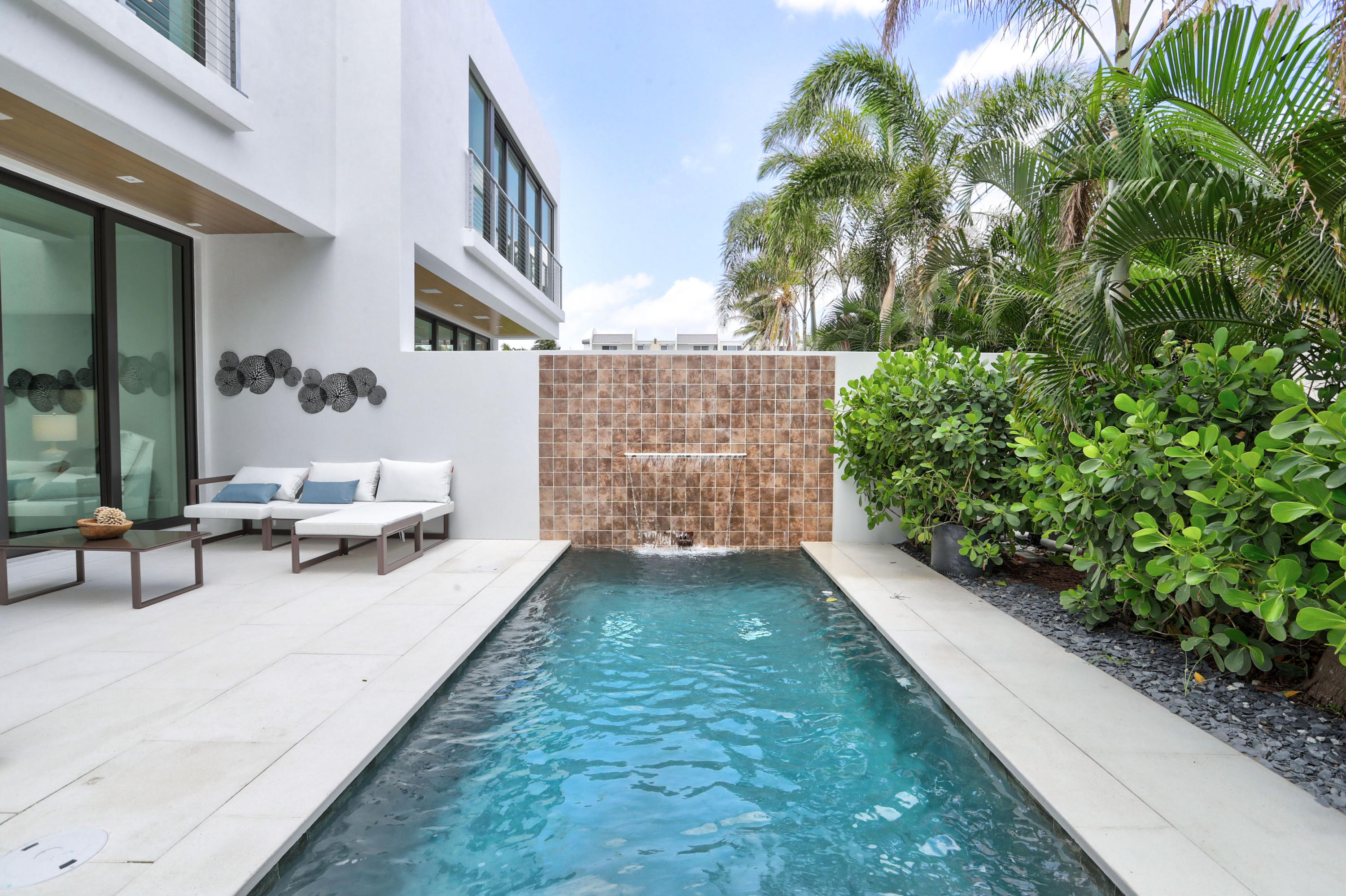 530 Northeast Wavecrest Way, Unit SOUTH Boca Raton, FL 33432 - Photo 21 of 26 Waterfall