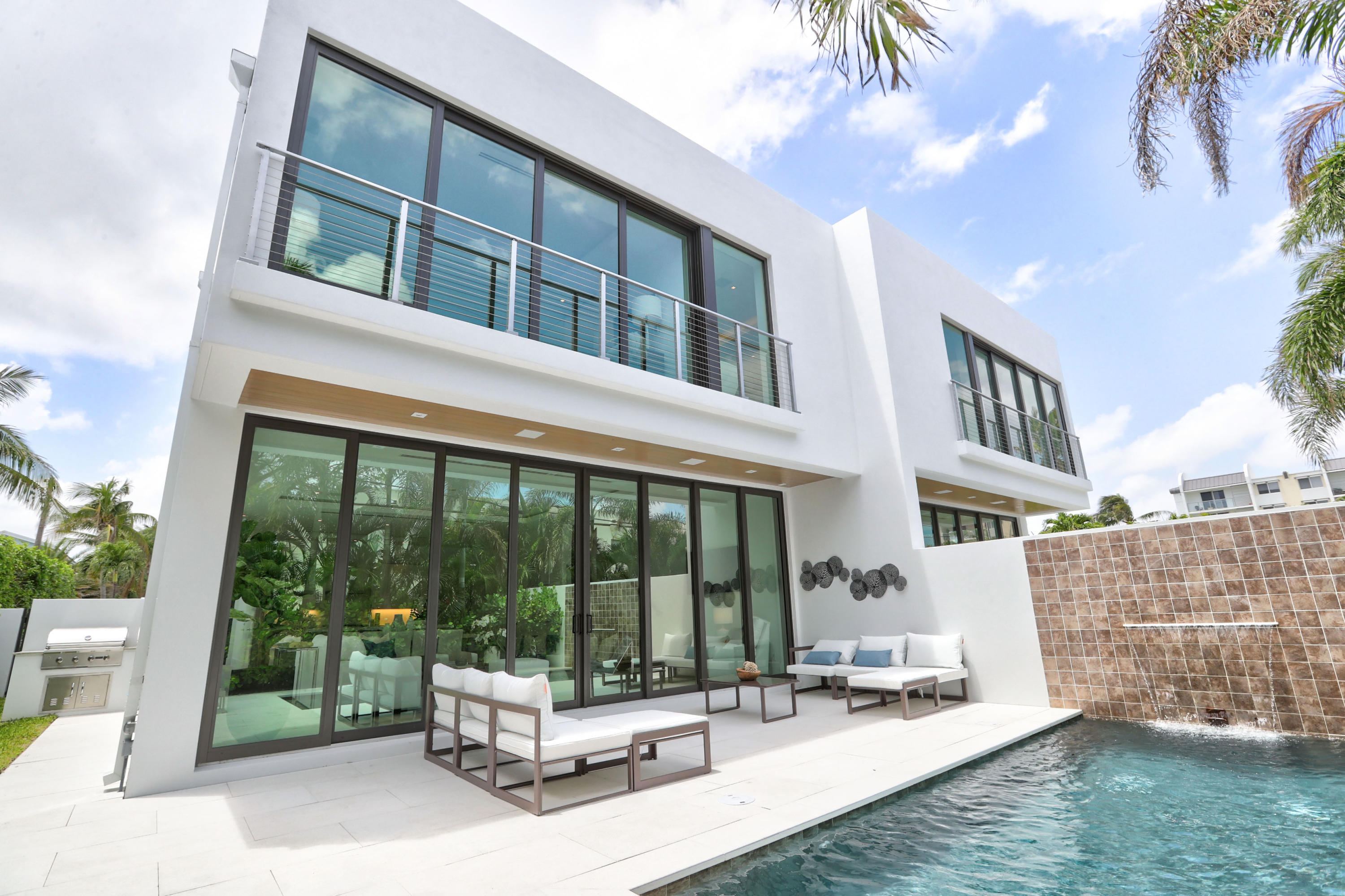 530 Northeast Wavecrest Way, Unit SOUTH Boca Raton, FL 33432 - Photo 23 of 26 Back of house