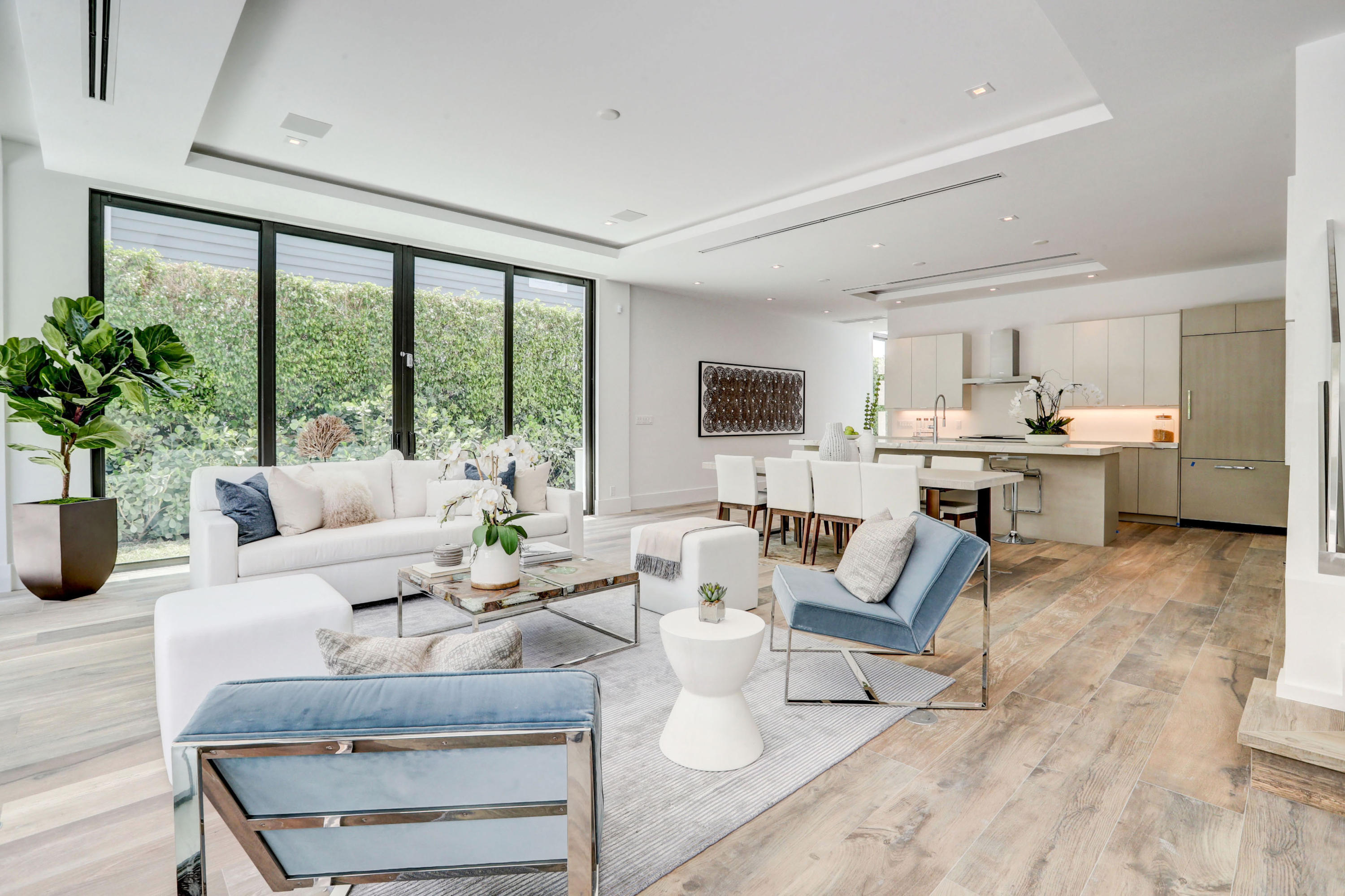 530 Northeast Wavecrest Way, Unit SOUTH Boca Raton, FL 33432 - Photo 6 of 26 Living Room