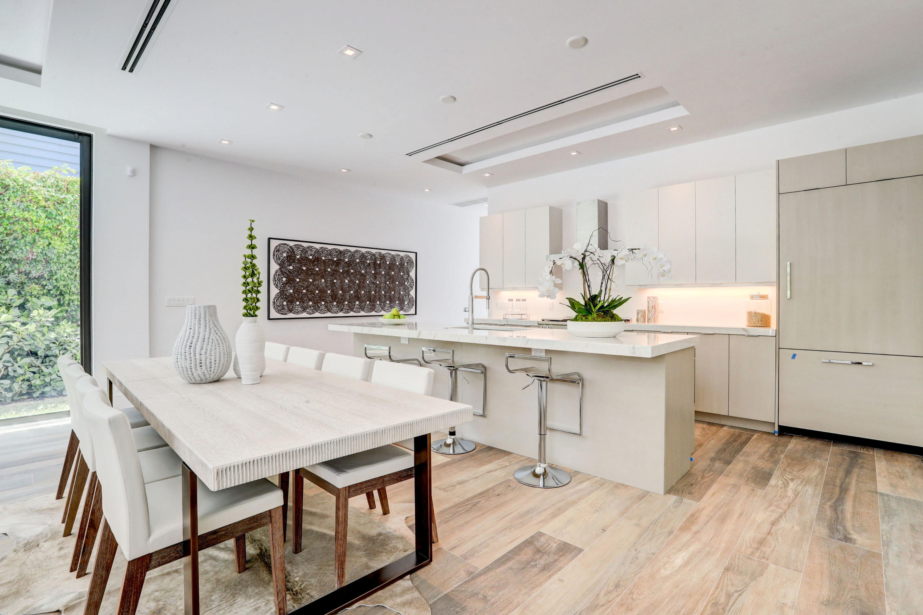 530 Northeast Wavecrest Way, Unit SOUTH Boca Raton, FL 33432 - Photo 7 of 26 Living Room