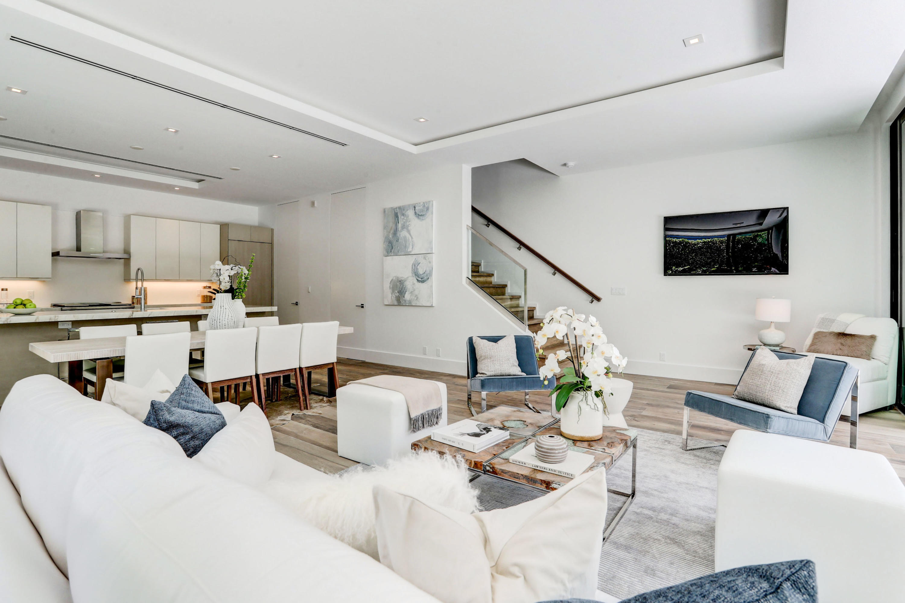 530 Northeast Wavecrest Way, Unit SOUTH Boca Raton, FL 33432 - Photo 9 of 26 Living Room