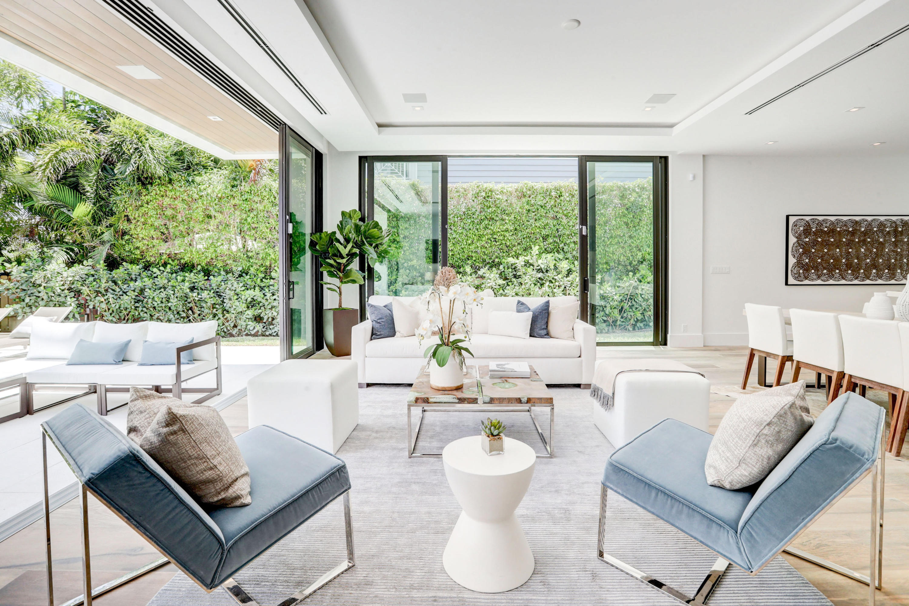 530 Northeast Wavecrest Way, Unit SOUTH Boca Raton, FL 33432 - Photo 10 of 26 Sitting area