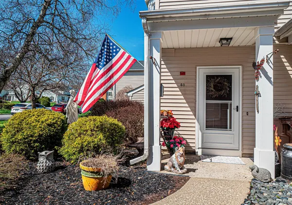 $365,000 | 40 Weathervane Way, Warwick, NY 10990