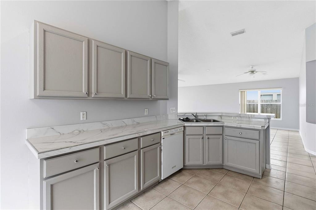 11913 Hatcher Circle Orlando, FL 32824 - Photo 12 of 30