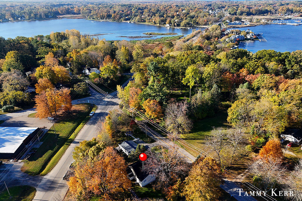 445 South Maple Street Saugatuck, MI 49453 - Photo 37 of 38 DJI_20251029101917_0706_Dcopy