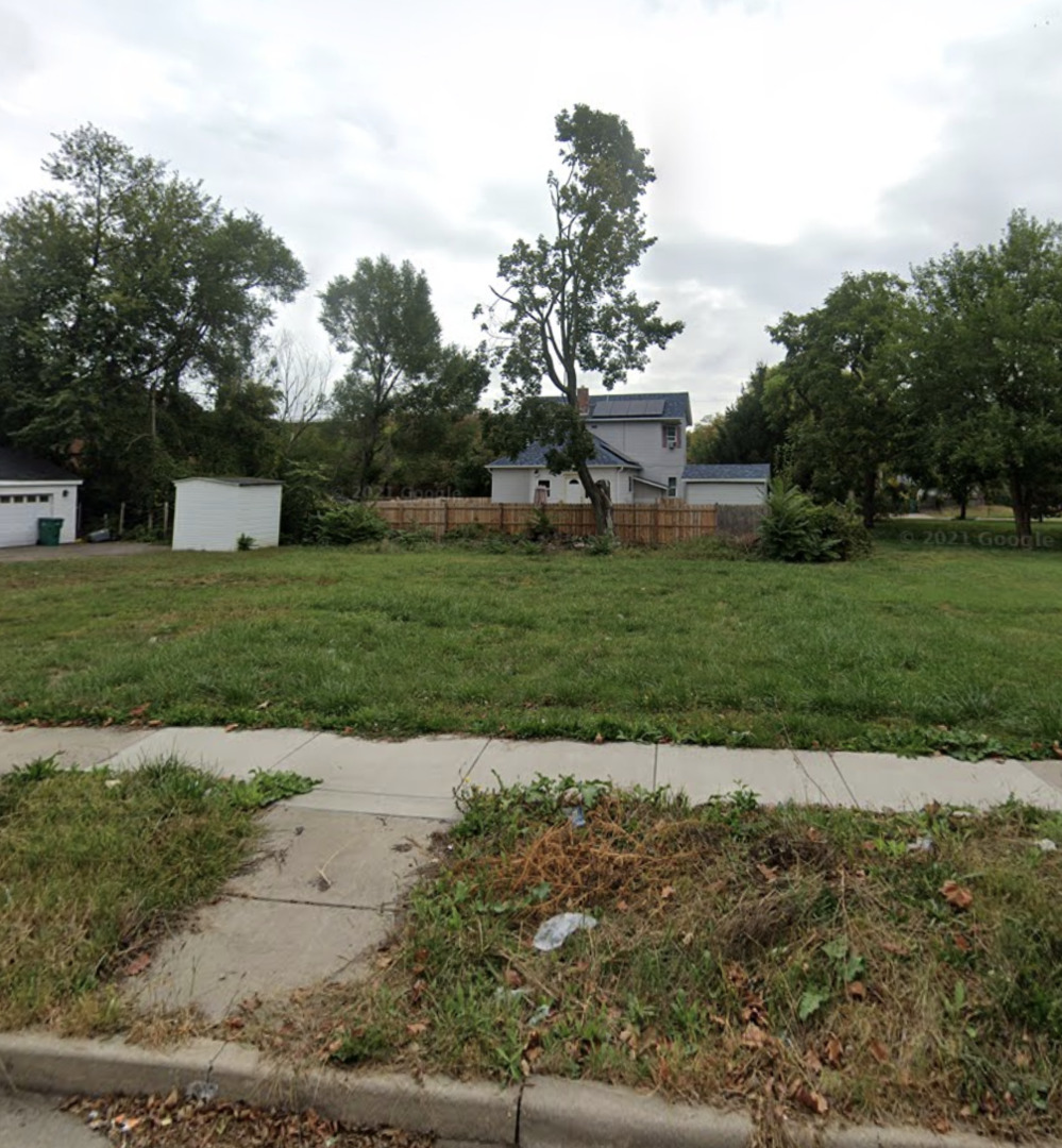 16 North Center Street Joliet, IL 60435 - Photo 2 of 3 a view of a patio with a yard