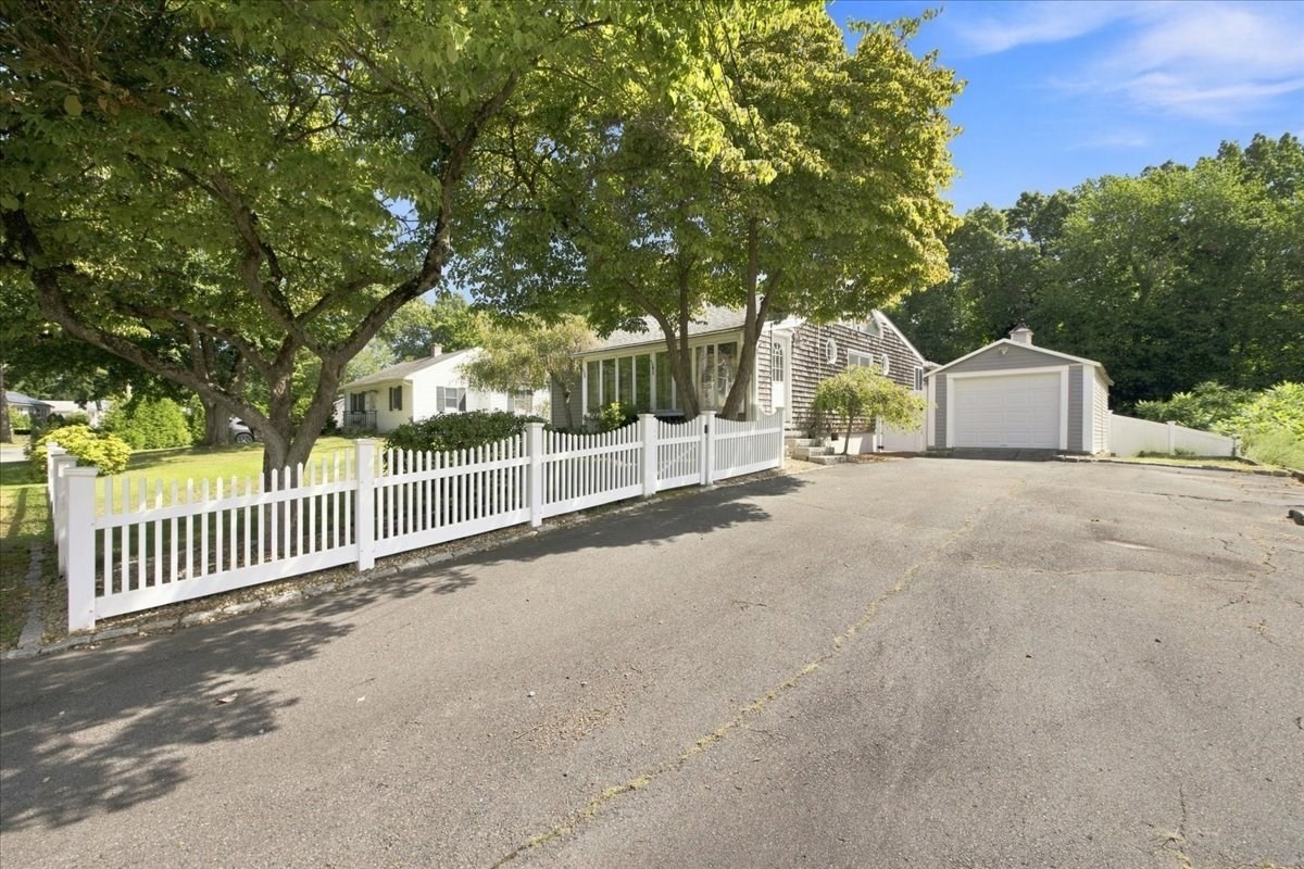 46 Hoover Road Walpole, MA 02081 - Photo 27 of 34 Gallery Image 27