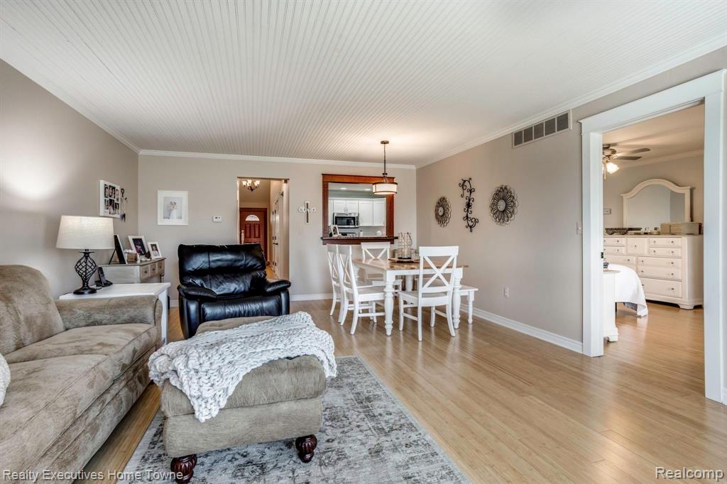 817 EAST Point Port Port Huron, MI 48060 - Photo 15 of 48
