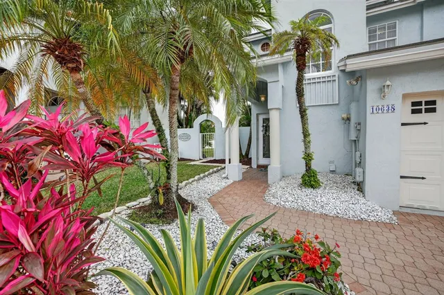 $689,000 | 10638 Northwest 7th Street, Pembroke Pines, FL 33026