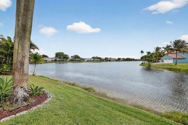 $689,000 | 10638 Northwest 7th Street, Pembroke Pines, FL 33026