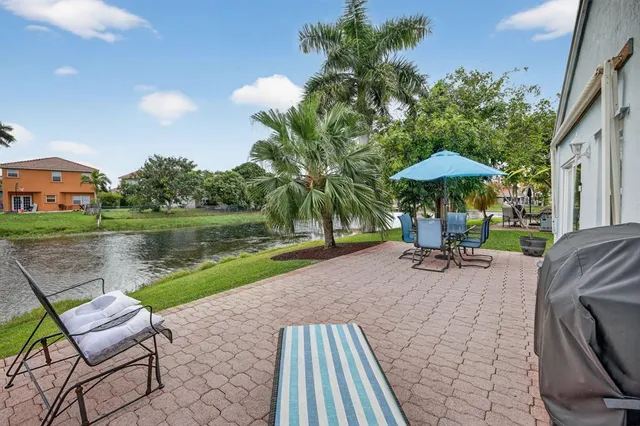 $689,000 | 10638 Northwest 7th Street, Pembroke Pines, FL 33026