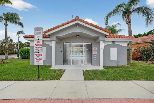 $689,000 | 10638 Northwest 7th Street, Pembroke Pines, FL 33026