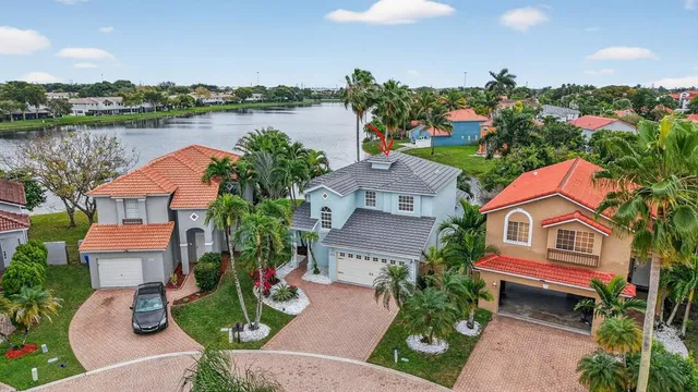 $689,000 | 10638 Northwest 7th Street, Pembroke Pines, FL 33026