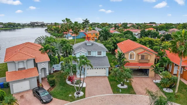 $689,000 | 10638 Northwest 7th Street, Pembroke Pines, FL 33026