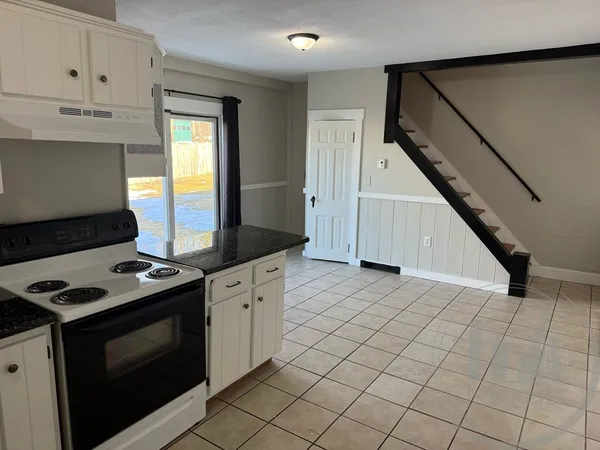 $2,100 | 137 Main Street, Unit REAR, Upton, MA 01568