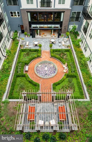 $5,122 | 1339 E Street Southeast, Unit 209, Washington, DC 20003