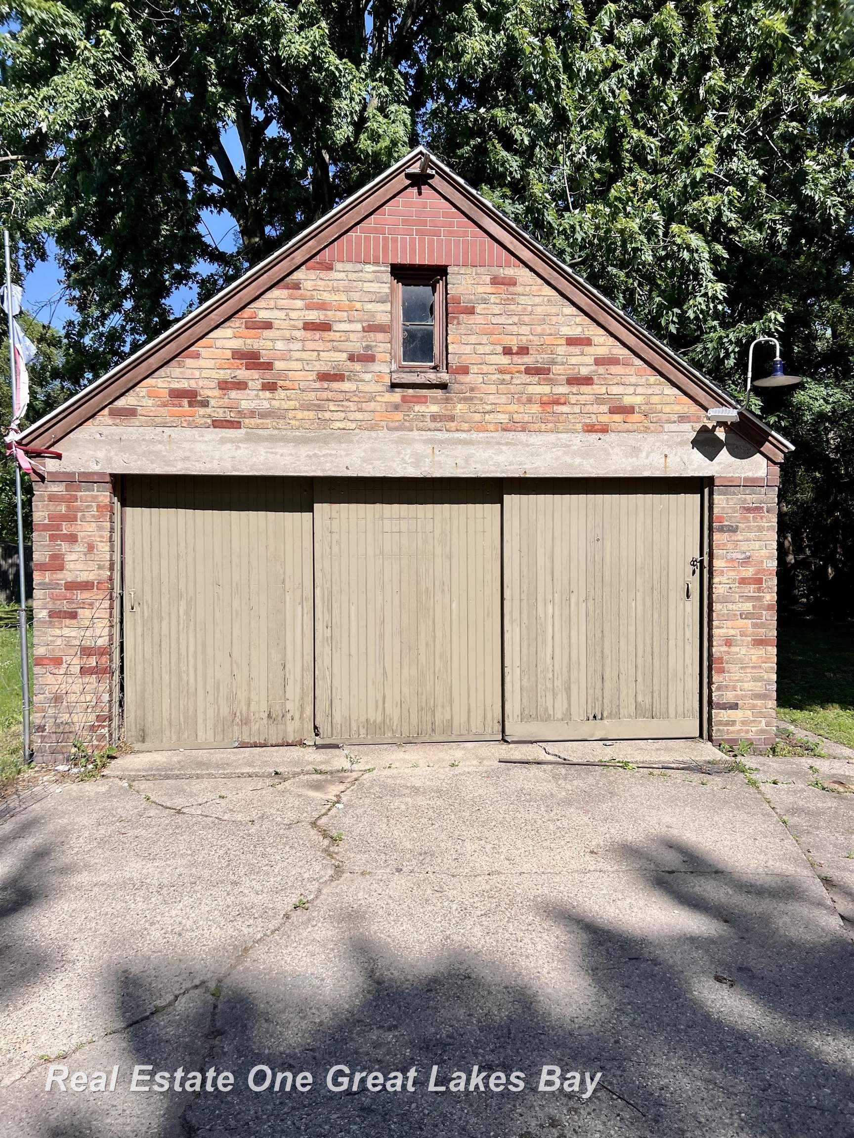 2274 Bay Road Saginaw, MI 48602 - Photo 17 of 19 50180152-1d37c45a-4225-4579-b9c9-638ef116af0d.JPG