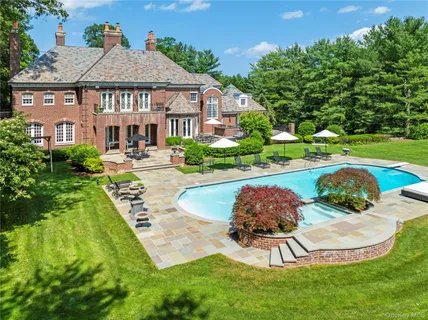 $5,300,000 | 8 Vista Lane, Glen Head, NY 11545