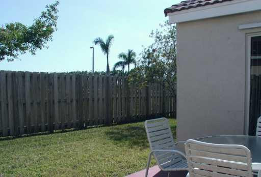 523 Talavera Road Weston, FL 33326 - Photo 3 of 8 Yard/Garden