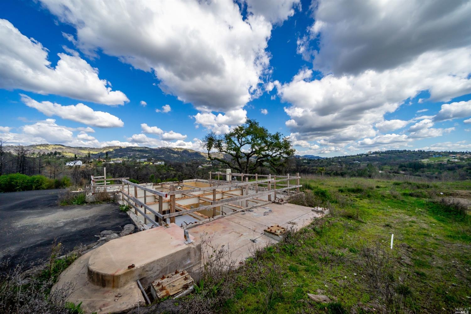 900 Quietwater Ridge Santa Rosa, CA 95404 - Photo 25 of 38 a view of yard with table and chairs