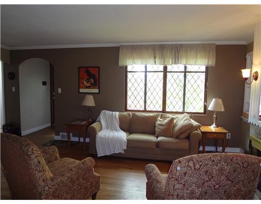 4819 Old Boston Road Whitehall, PA 15227 - Photo 4 of 18 Living Room.