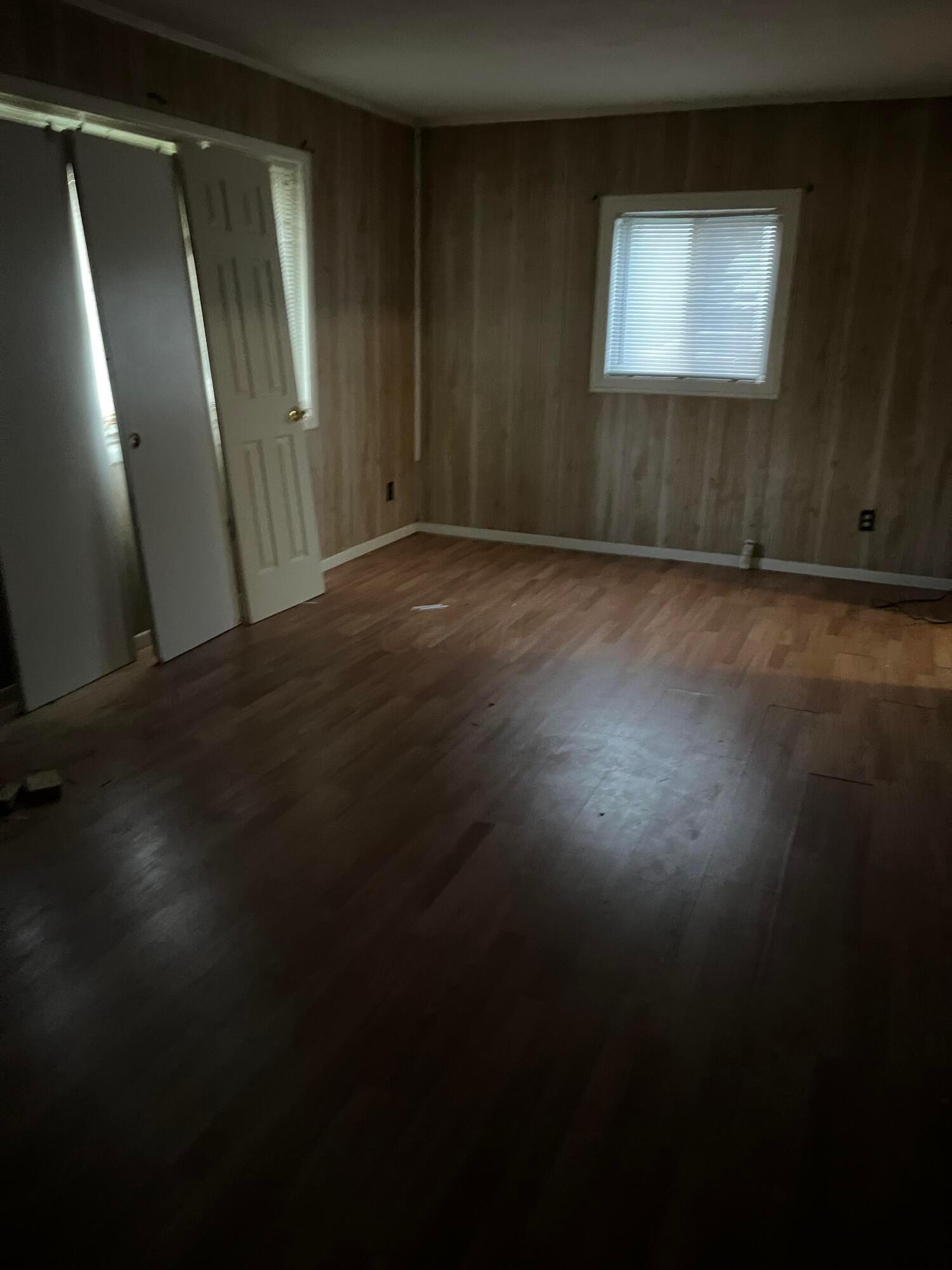 1076 South Ashburton Road Columbus, OH 43227 - Photo 2 of 8 Living rm 1076