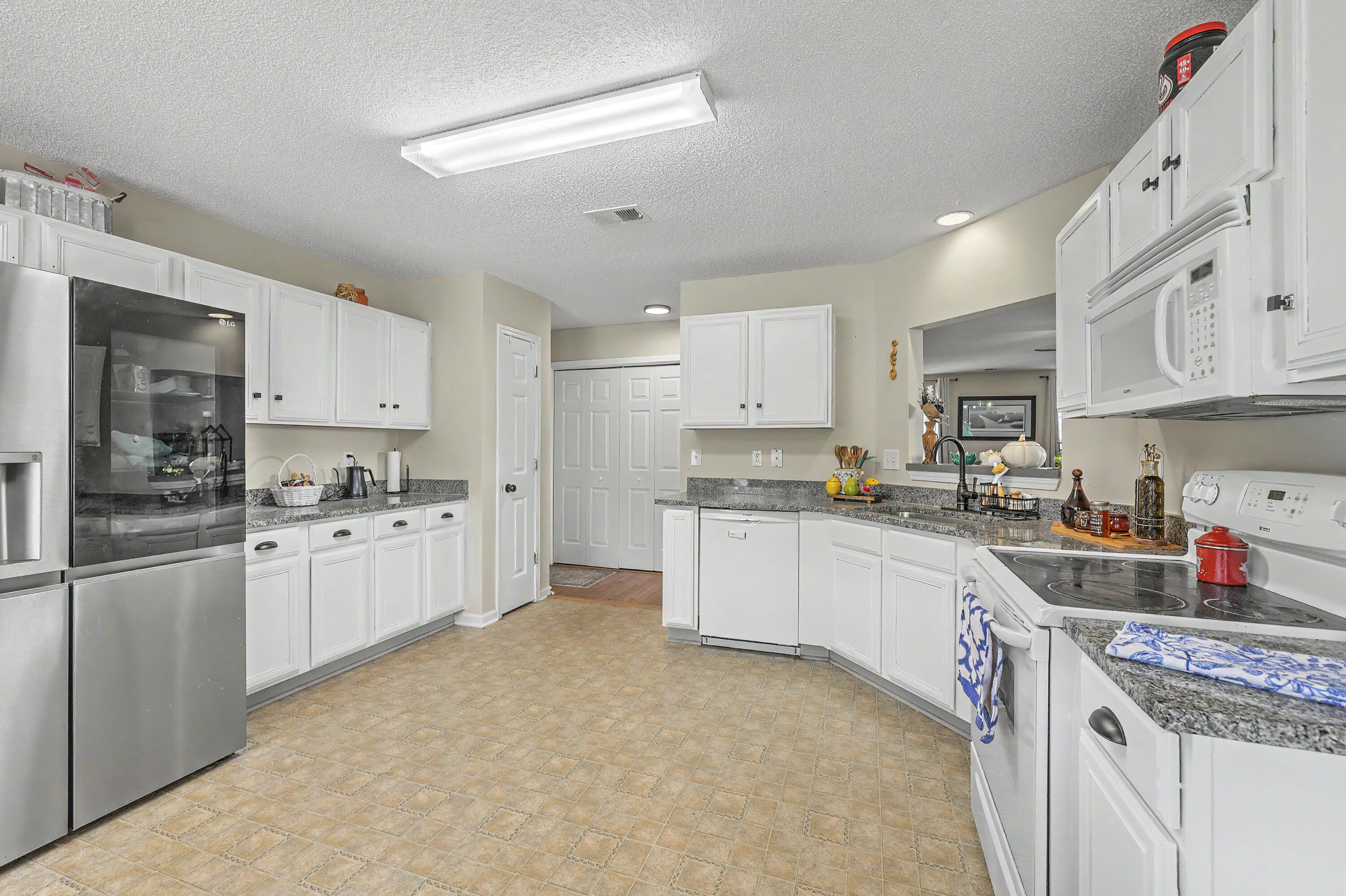 300 Dunning Road Summerville, SC 29486 - Photo 10 of 32