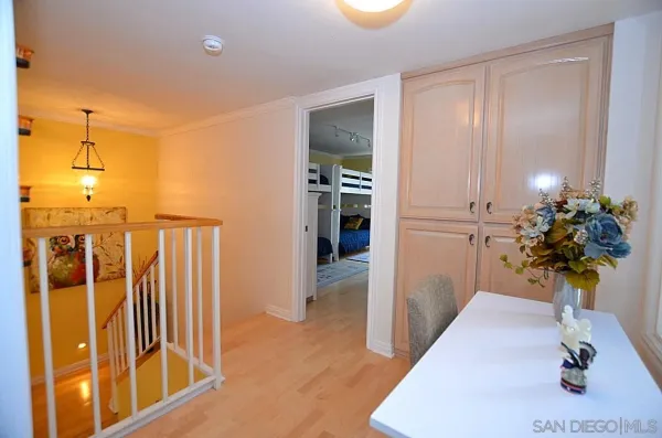 a view of entryway with livingroom