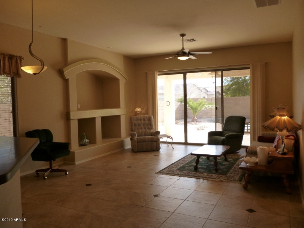 43125 West Venture Road Maricopa, AZ 85138 - Photo 9 of 20 Family Room