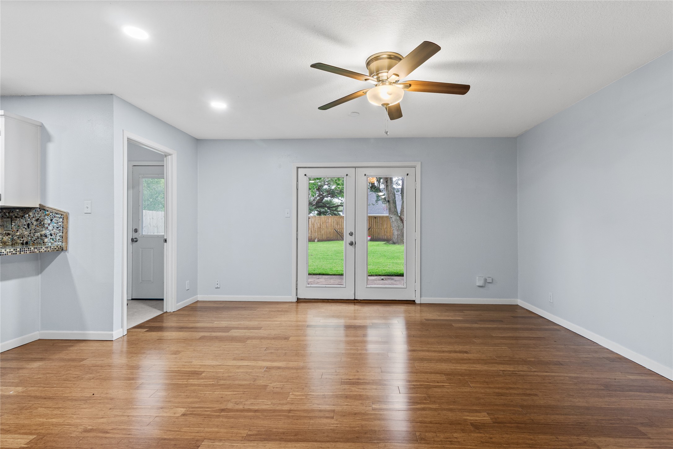 416 East Myrtle Street Angleton, TX 77515 - Photo 8 of 22