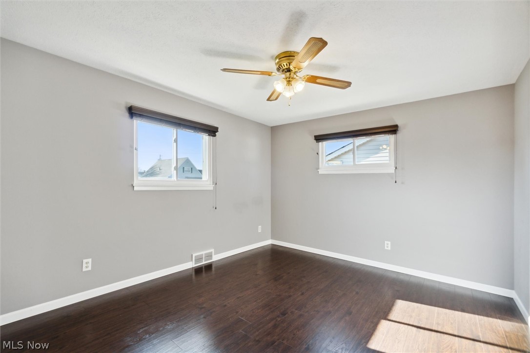 30401 Vineyard Road Willowick, OH 44095 - Photo 11 of 26 Gallery Image 11