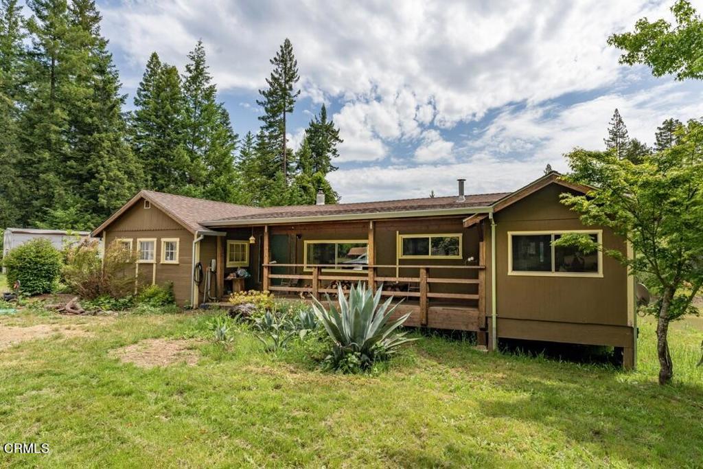 a view of a house with a backyard