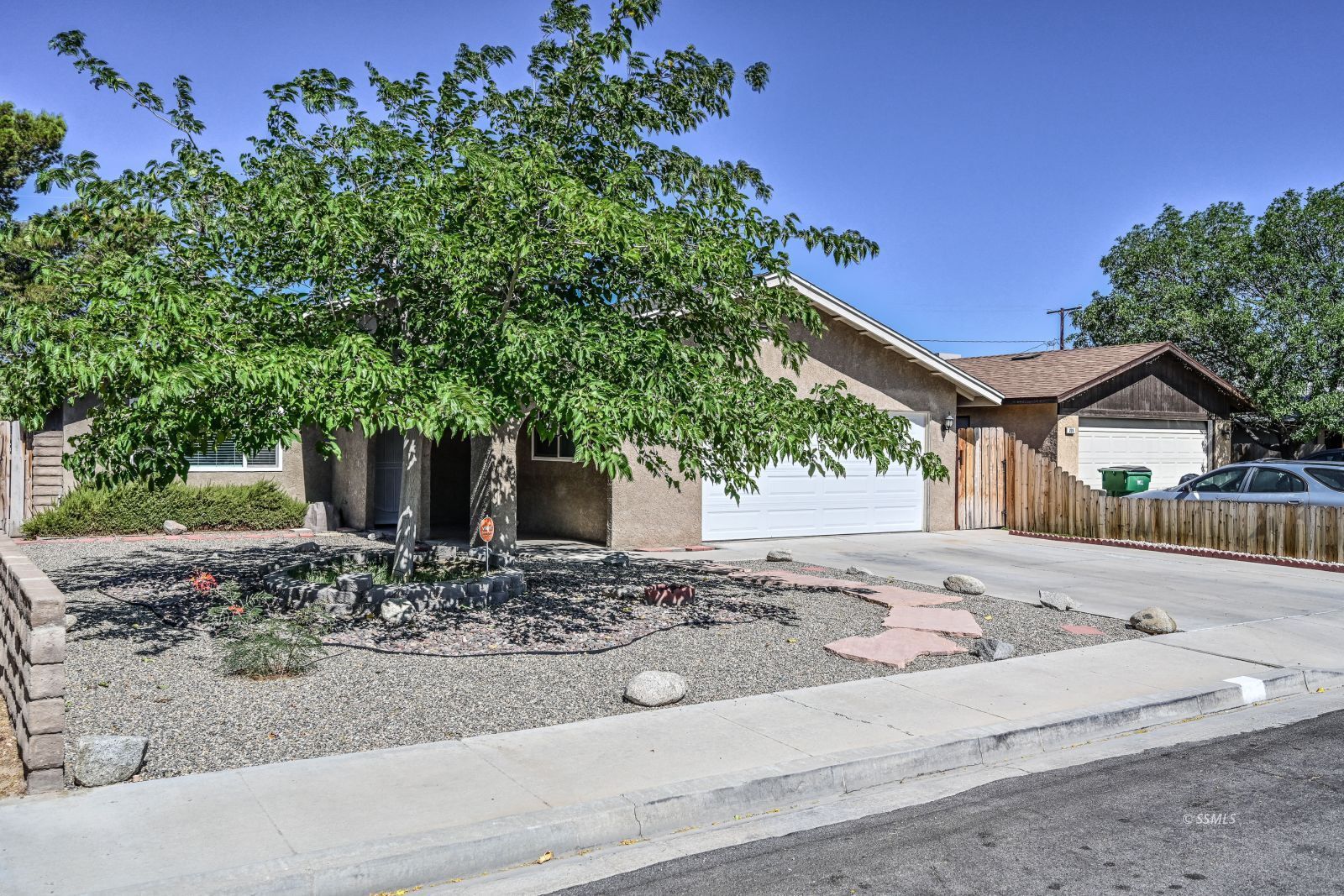 229 South Broadway Street Ridgecrest, CA 93555 - Photo 2 of 40