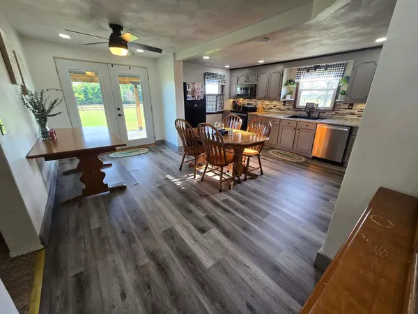 $189,000 | 23750 North Il Highway, Dix, IL 62830