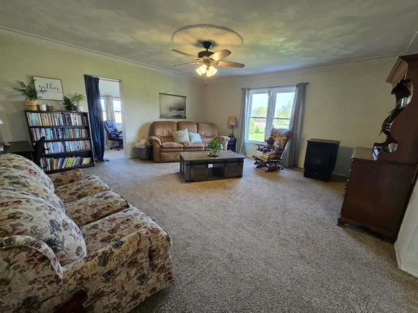 $189,000 | 23750 North Il Highway, Dix, IL 62830