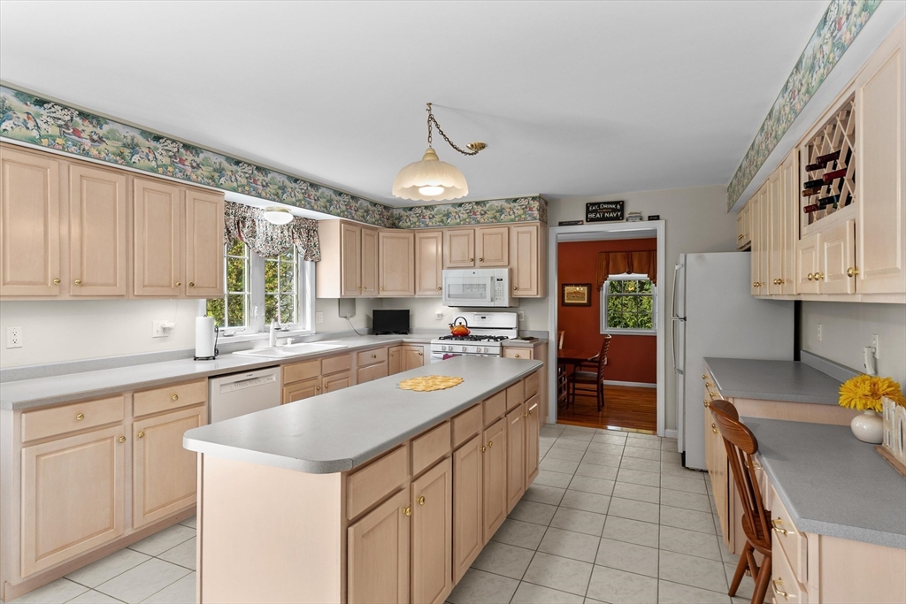 19 Bartlett Road Methuen, MA 01844 - Photo 3 of 42 Gallery Image 3